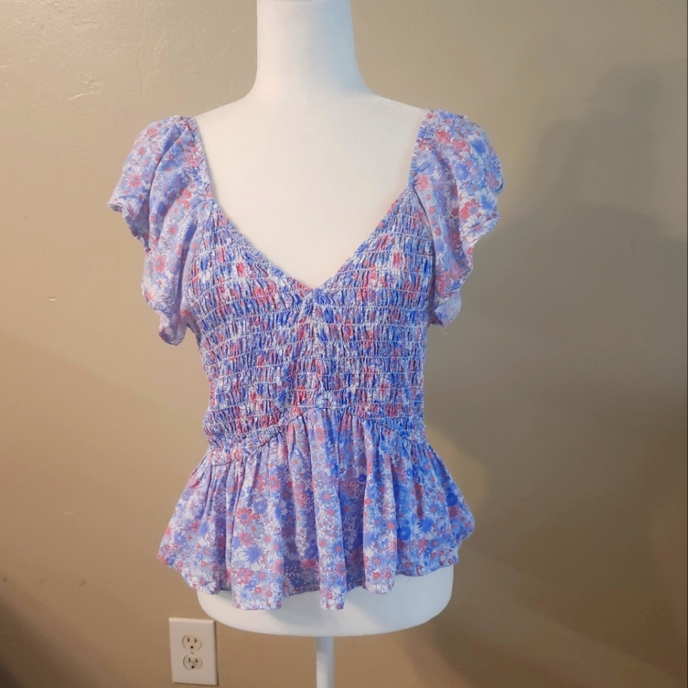 Womens strech top a little longer in back. Sleeve can be on or off shoulder